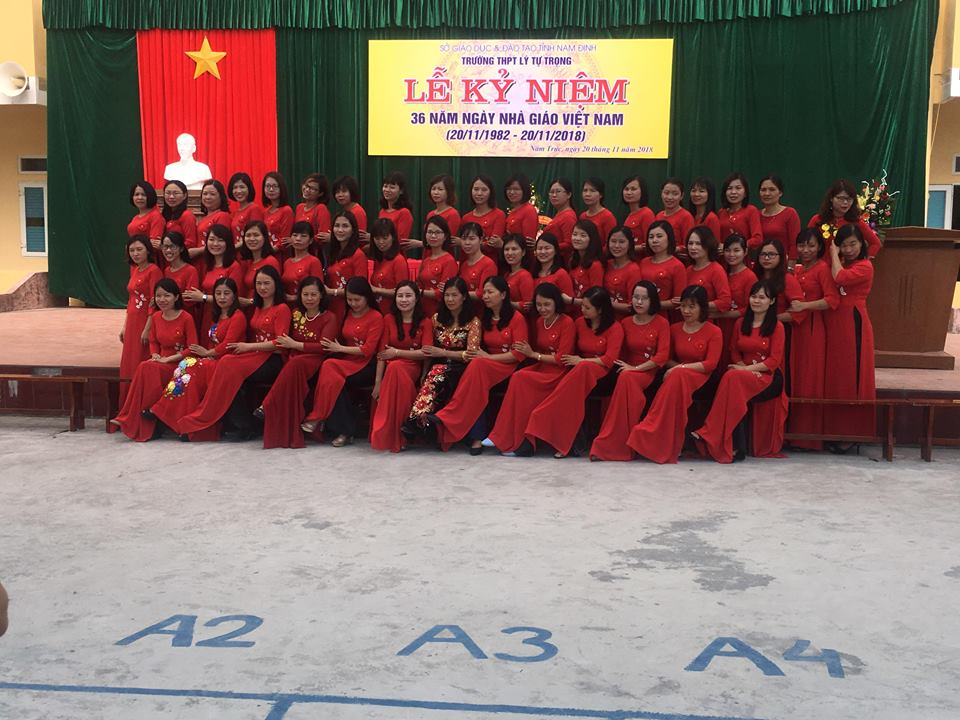 Giáo viên nữ nhà trường