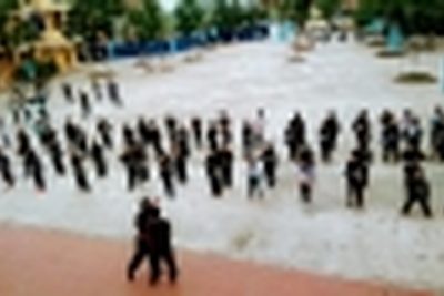 Học sinh khối 12 nhảy dân vũ năm học 2017 – 2018